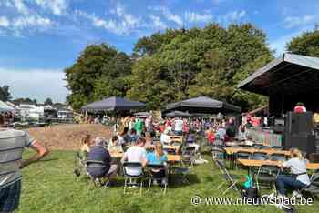 Spiegeltentfestival en verenigingenfoor geven kermisweekend extra kleur