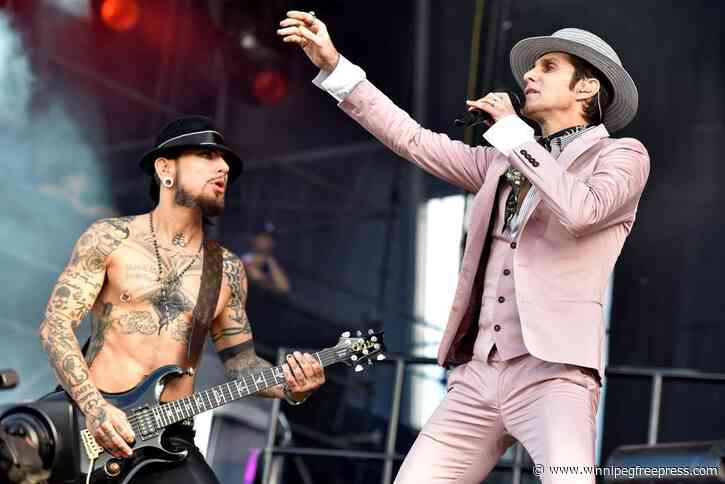 Jane’s Addiction cancels its tour after onstage concert fracas