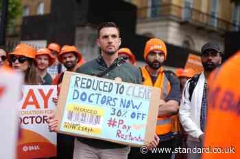 Junior doctors accept 22% pay rise from Government to end strikes