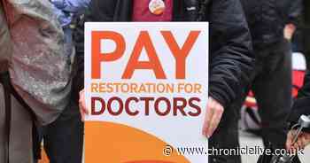 Junior doctors in England vote to accept Government pay offer