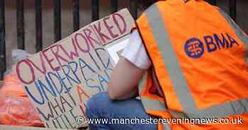 Junior doctors agree pay deal to end strike action and name change