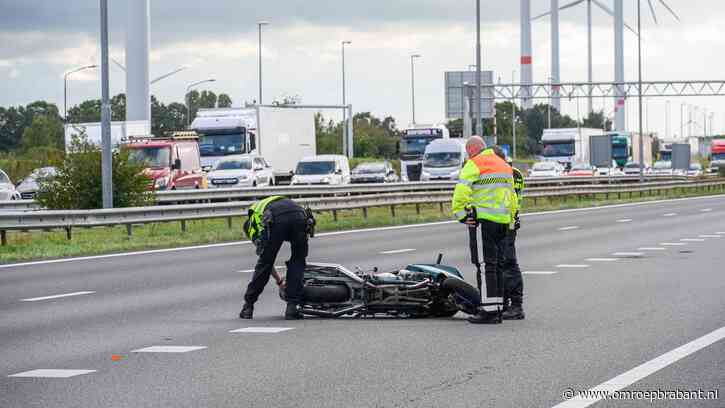 Dode man (39) en zwaargewonde bij ongeluk met motor op A16