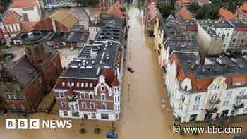 Entire Polish city urged to evacuate as floods batter central Europe