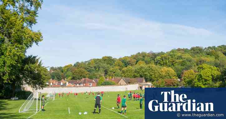 Private schools urged to share grounds to help UK children access green spaces