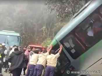 Incidente in Perù, un bus si schianta vicino a Machu Picchu: 8 italiani tra i feriti   