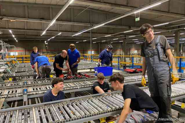 Scholen helpen technische installatie bij Colruyt demonteren en mogen achteraf de stukken als didactisch materiaal meenemen: “Dit is een win-win voor iedereen”