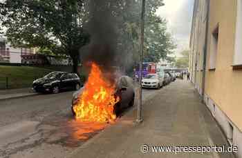 FW-E: Feuerwehr Essen im Einsatz: Pkw-Brand in der Hannah-Arendt-Straße