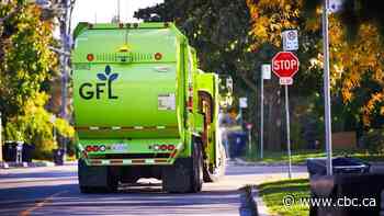 Committee votes to extend private Toronto garbage collection for $289M