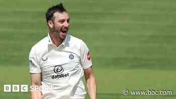 Roland-Jones puts Middlesex on top against Derbys