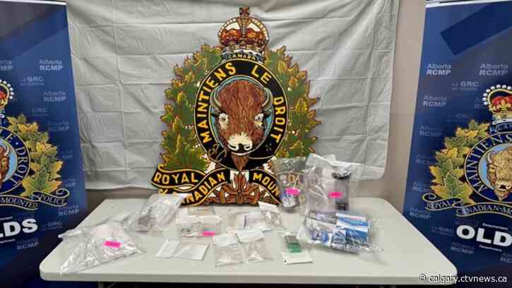 Illegal drugs seized, man charged after search of Olds, Alta., hotel room