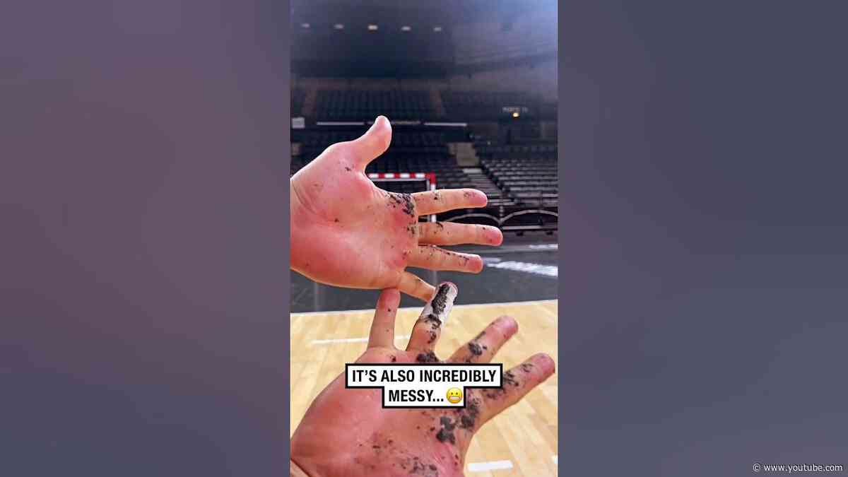 Handball grease is super sticky! 😮👀  -  🎥 arthur.anquetil