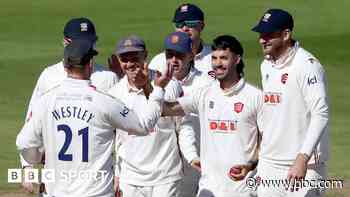 Essex skittle Bears for 78 as 19 wickets tumble