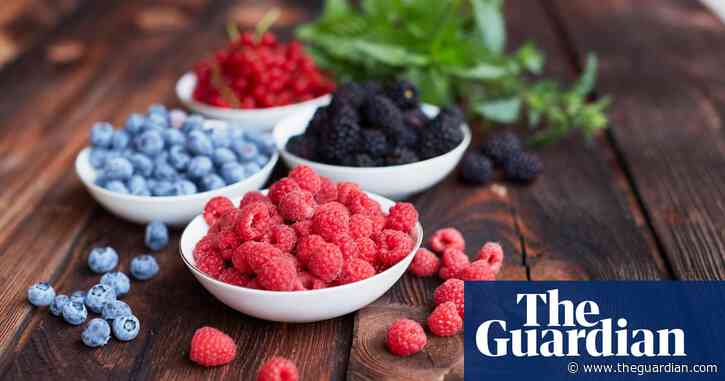 Flavonoid-rich foods and drinks may cut risk of dementia, study finds