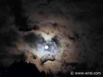 Supermoon lights up NC skies🌝