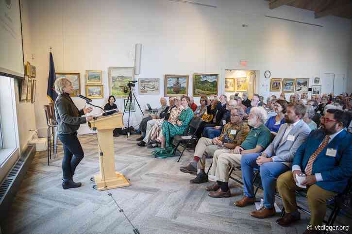 VIDEO: Jill Lepore draws standing-room crowd in Manchester for talk on press freedoms and American history