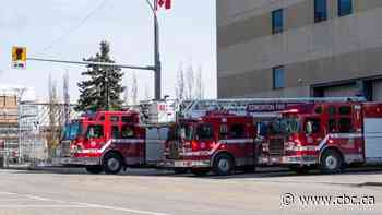 Fire spreads through block of townhomes in southwest Edmonton 