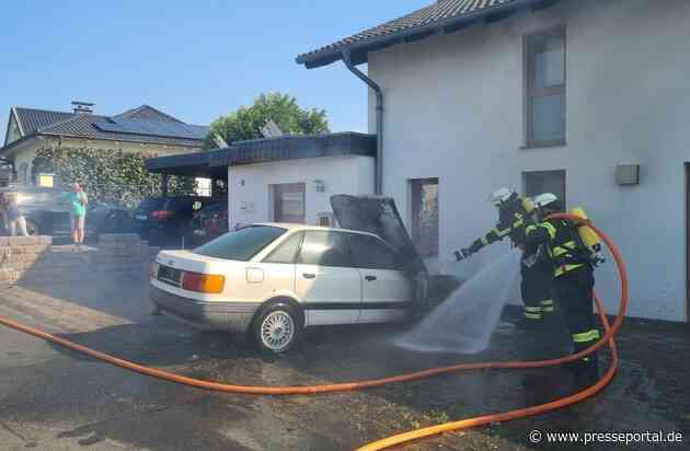 FW Hennef: B 3 - PKW Brand, Sirenenalarm, Feuerwehr verhindert Brandausbreitung auf Gebäude