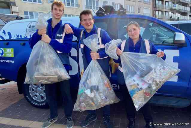 Vrijwilligers halen 15,5 kilo afval op tijdens strandopkuis van Sea Life