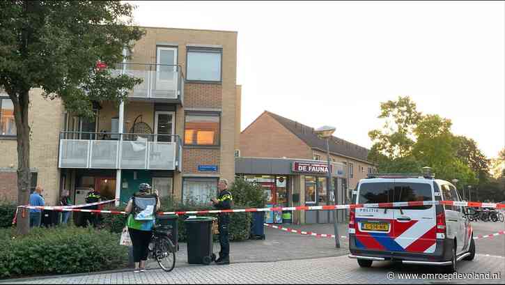 Almere - Omstanders overmeesteren jonge overvaller in snackbar