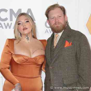 Elle King 'back together' with Dan Tooker after shock split