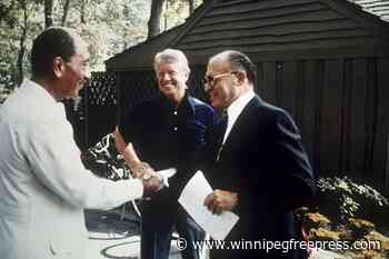 Jimmy Carter receives Holbrooke award from Dayton Literary Peace Prize Foundation