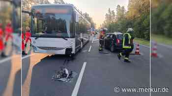 Autofahrerin nimmt Schulbus die Vorfahrt: Kinder bei Unfall in Bayern verletzt