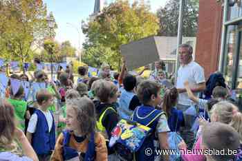 “De bocht is een gedrocht”, vinden kinderen van ’t Zandhofje: protest tegen gevaarlijke situatie aan school