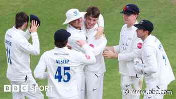 Sussex promoted to Division One after beating Gloucestershire