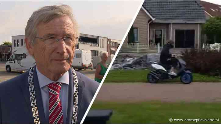 Urk - Urker burgemeester wil einde aan scooterterreur: 'We kennen de daders, spreek ze aan!'