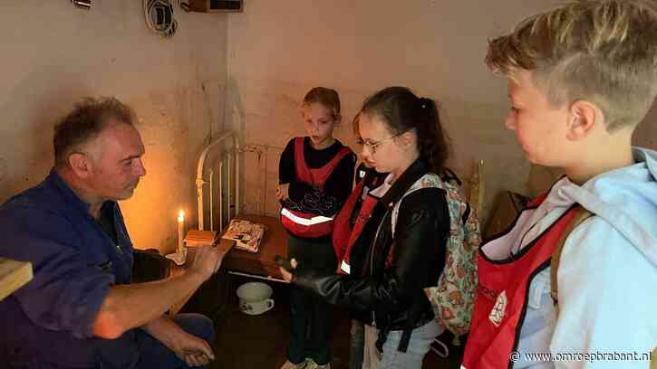 Kinderen beleven waargebeurde oorlogsverhalen op straat