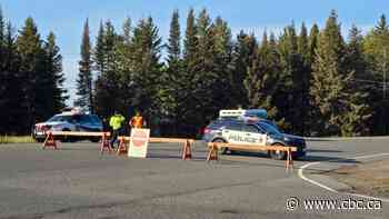 Collision involving school bus closes part of Oliver Road in Thunder Bay this morning