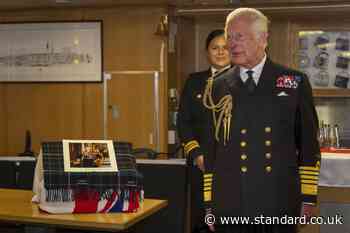 King thanks Royal Navy submariners for their service