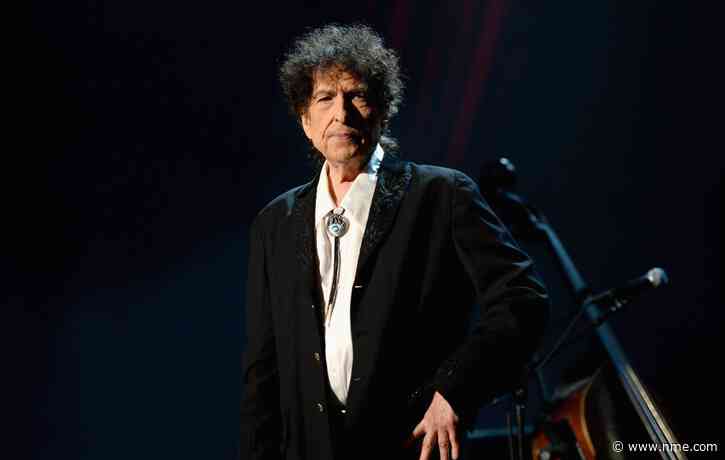 Watch Bob Dylan perform ‘Desolation Row’ with tiny wrench