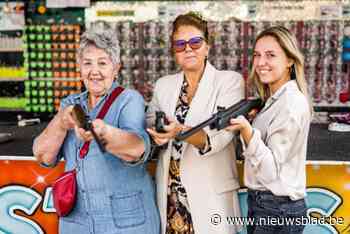 “Marginaal foorwijf roepen ze wel eens”: drie generaties kermisvrouwen op Hasselt Kermis