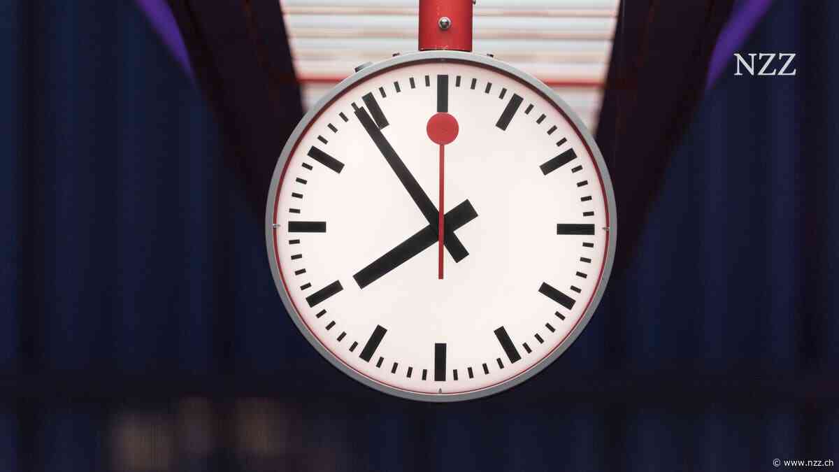 Ausgerechnet eine ungenaue, langweilige Uhr misst die Zeit der Schweiz – seit 80 Jahren. Weil sie eine Ur-Uhr ist und mit ihrer Zurückhaltung für dieses Land steht