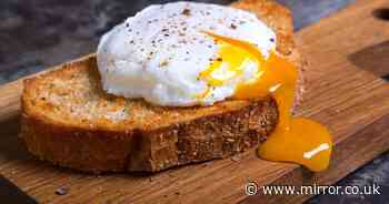 Poached eggs cooked in 60 seconds - without using a pan or vinegar