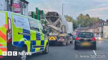 Man dies after being hit by lorry