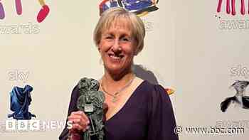 Nurse who sings to children wins unsung hero award