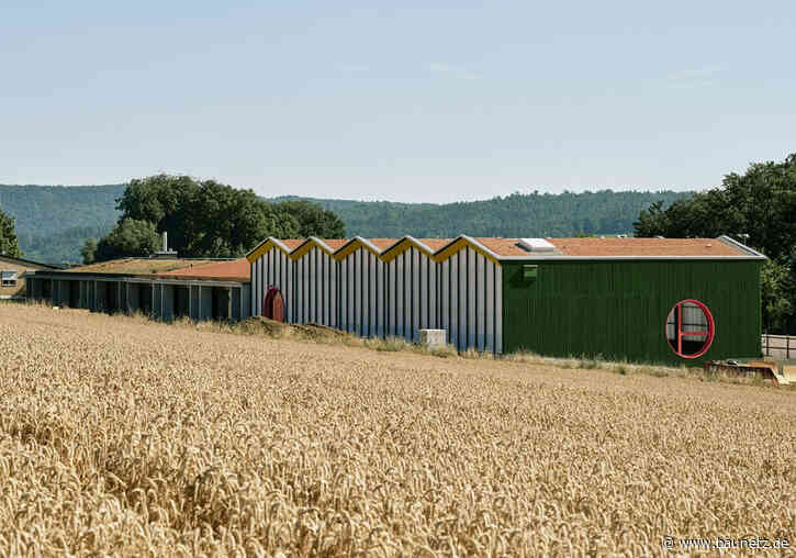 Mimikry und Kontrast
 - Schulerweiterung und Turnhalle im Schweizer Lufingen von Schmid Schärer Architekten