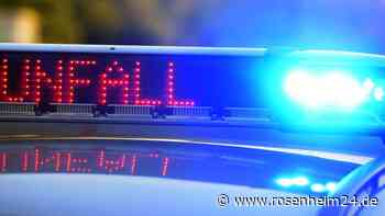 RO8 bei Bruckmühl komplett gesperrt: Unfall mit mehreren Fahrzeugen