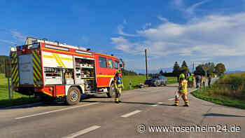 RO8 bei Bruckmühl gesperrt: Unfall mit mehreren Fahrzeugen - Biker verletzt