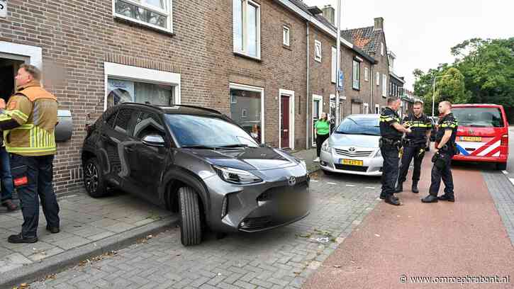 Auto's belanden regelmatig in of tegen huizen: hier ging het eerder mis