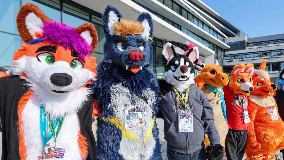 Europas größtes Furry-Treffen: Tausende Menschen in Tierkostümen