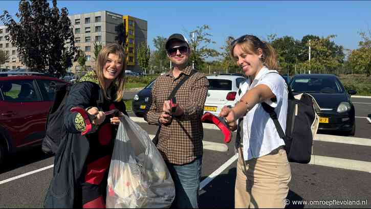 Almere - Zwerfafval opruimen in de pauze, deze studenten doen mee aan World Cleanup Day