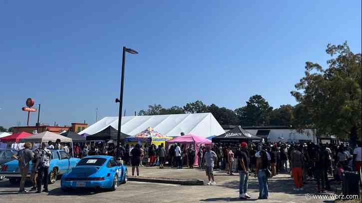 Traffic backed up, hundreds gather for opening of medical marijuana dispensary on O'Neal Lane