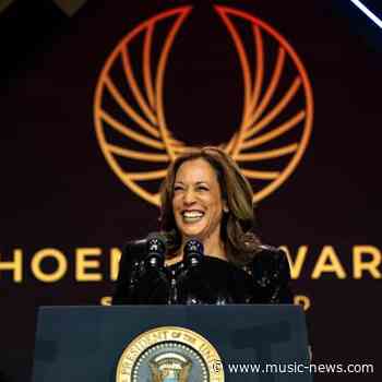 Kamala Harris praises Taylor Swift's 'courage'