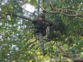 Opnieuw parachutist in boom belandt tijdens dropping