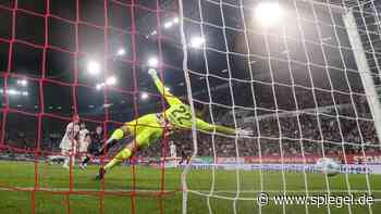 Mainz gewinnt wildes Spiel in Augsburg