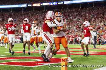 Luke Altmyer throws 4 TD passes, leads No. 24 Illinois to 31-24 OT win over No. 22 Nebraska