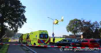 Wielrenner geschept door auto in Lunteren; traumahelikopter geland